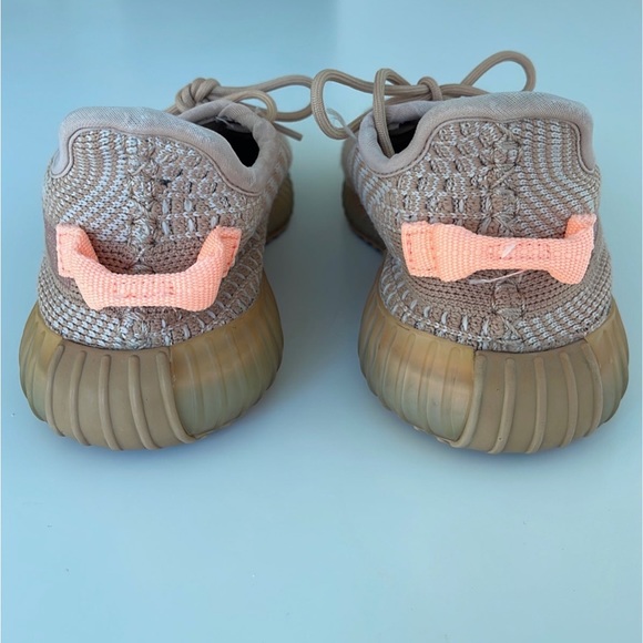 2 pair of Yeezy Boost 350 V2 - Picture 10 of 16